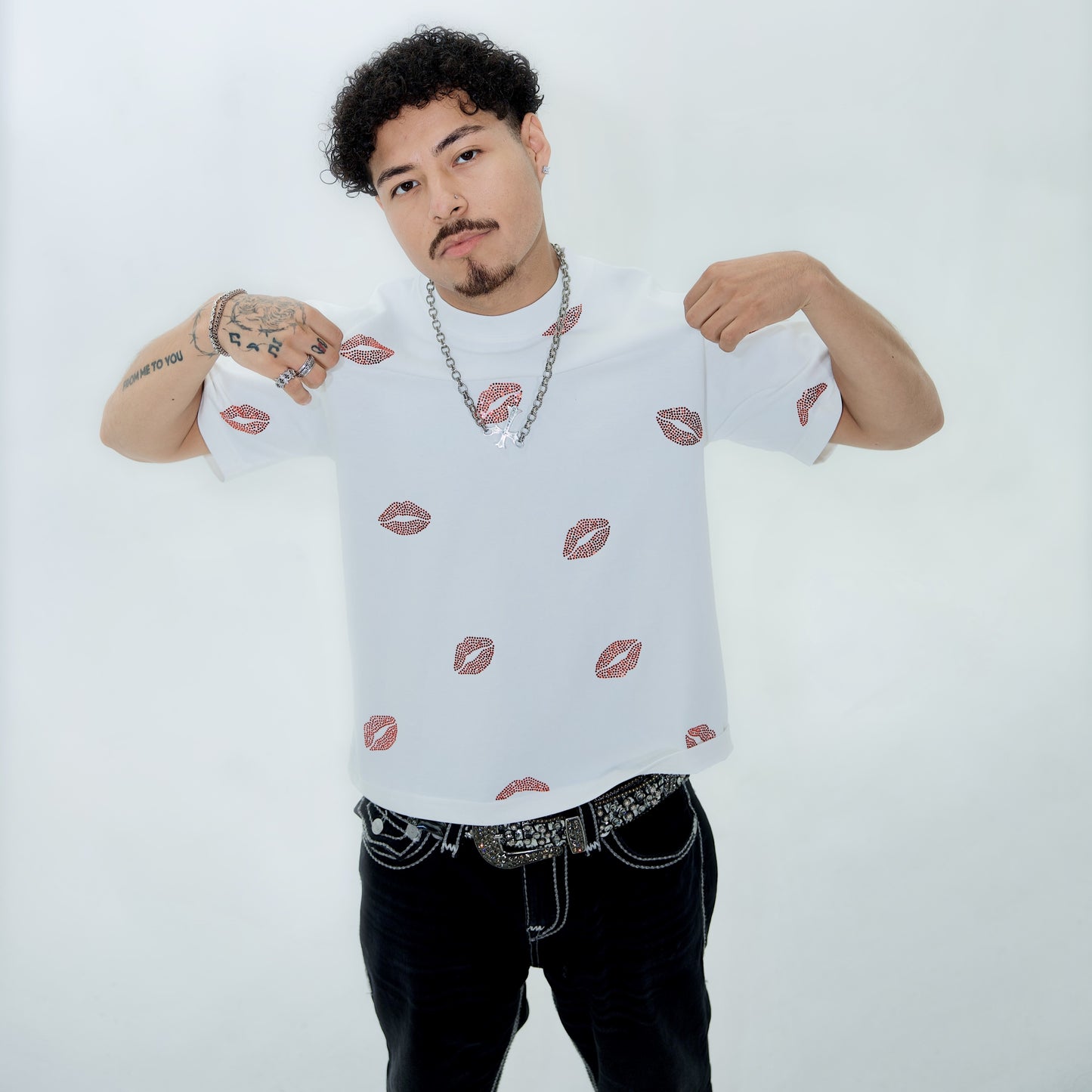 ALL OVER KISSES WHITE CROPPED RHINESTONE TEE